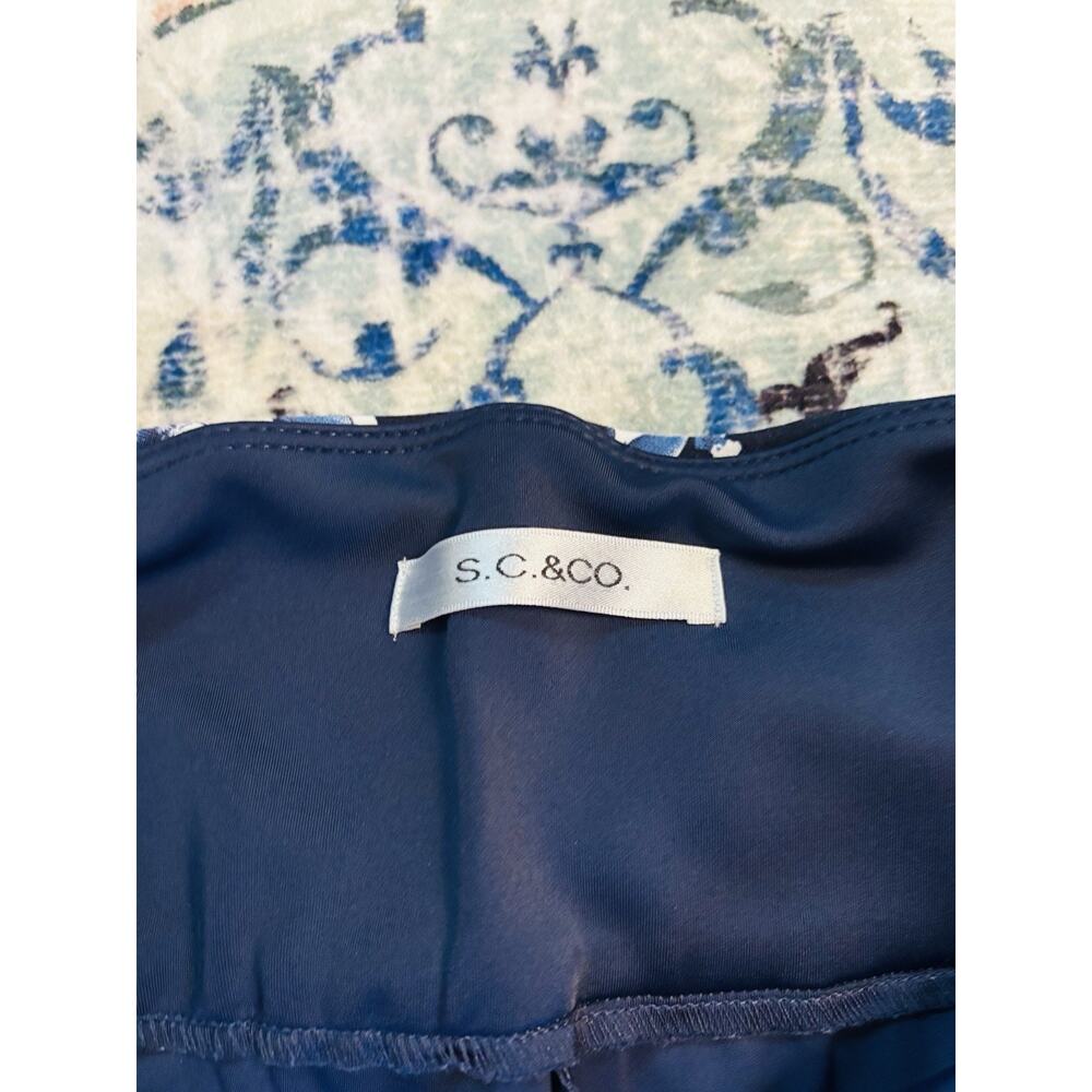 S.C. & Co. Navy Floral Tummy Control Skort Size Large EUC - Picture 6 of 8